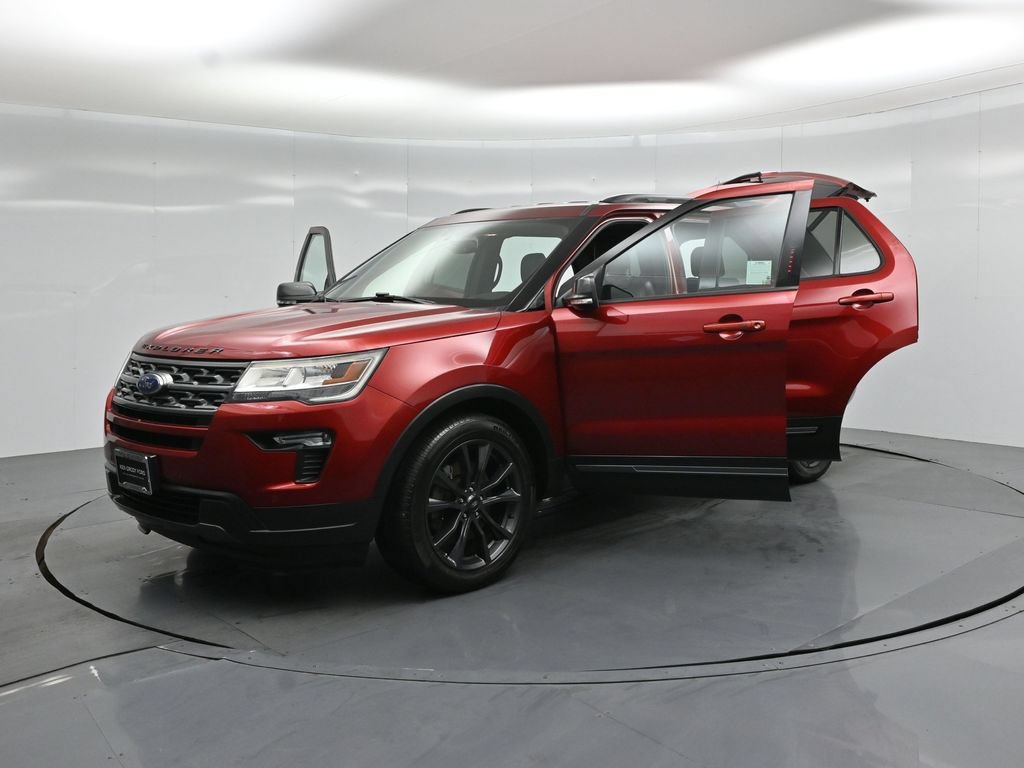 Certified 2019 Ford Explorer XLT w/ Equipment Group 202A FWD image 31