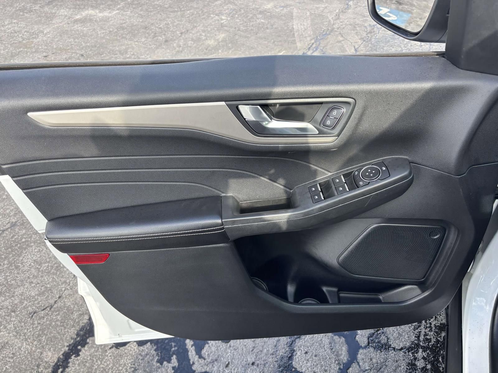 Certified 2021 Ford Escape SE w/ SE Sport Appearance Package image 13