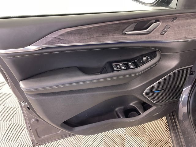 Used 2024 Jeep Grand Cherokee Overland w/ Adv Protech Group III image 9