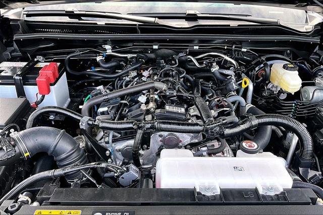 Used 2025 Toyota 4Runner SR5 AWD/4WD image 9