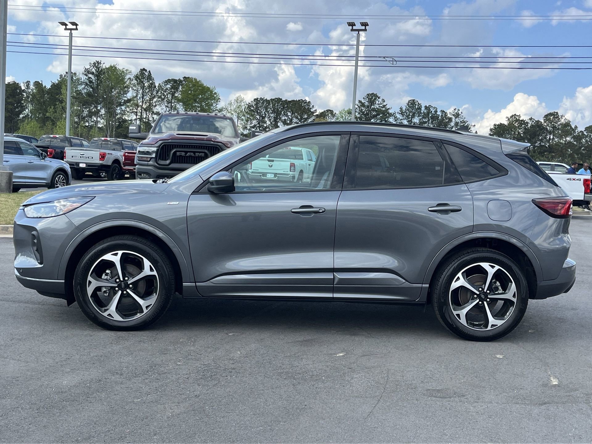 Certified 2025 Ford Escape ST-Line Elite w/ Premium Technology Package image 6