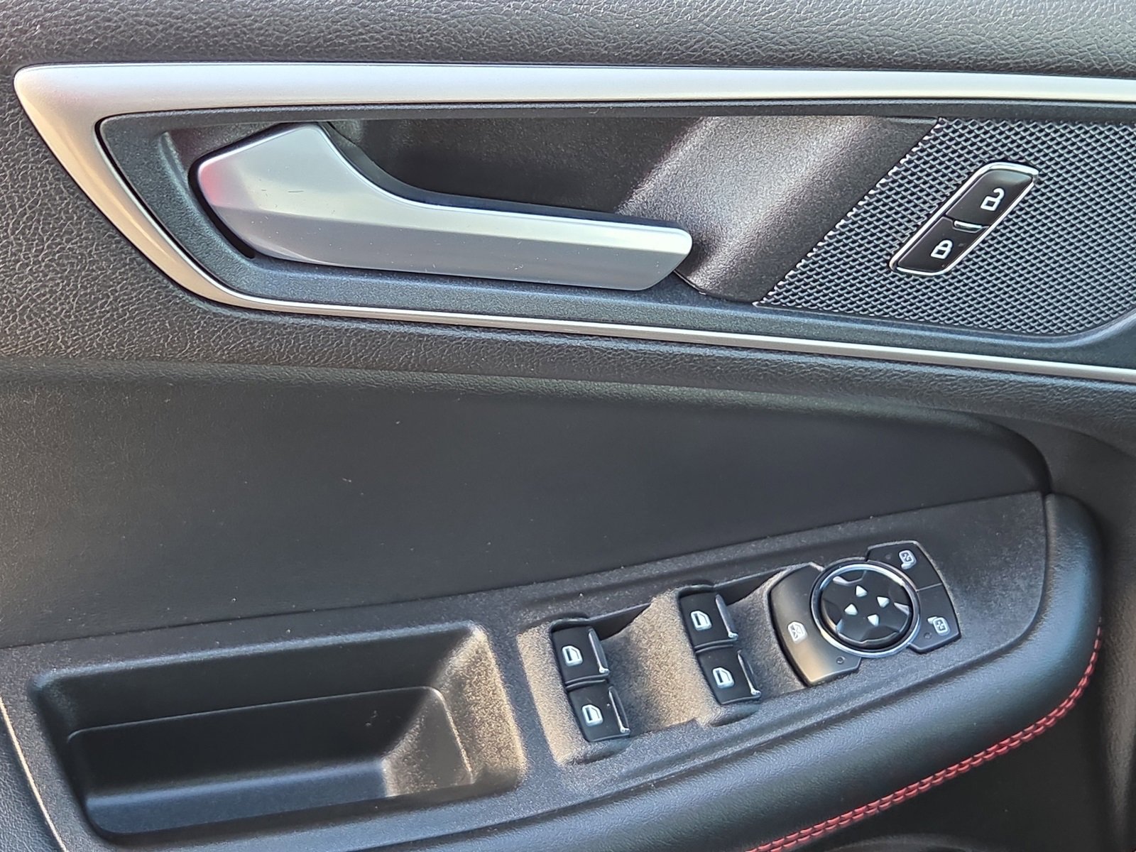 Certified 2024 Ford Edge ST-Line w/ Class II Trailer Tow Package image 13