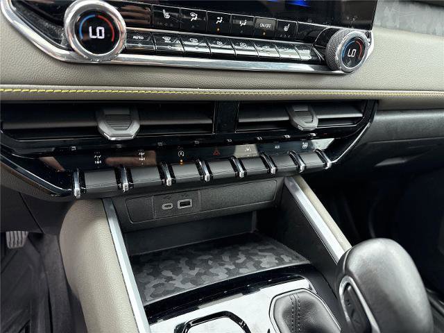 Used 2024 Chevrolet Colorado ZR2 w/ Technology Package image 33