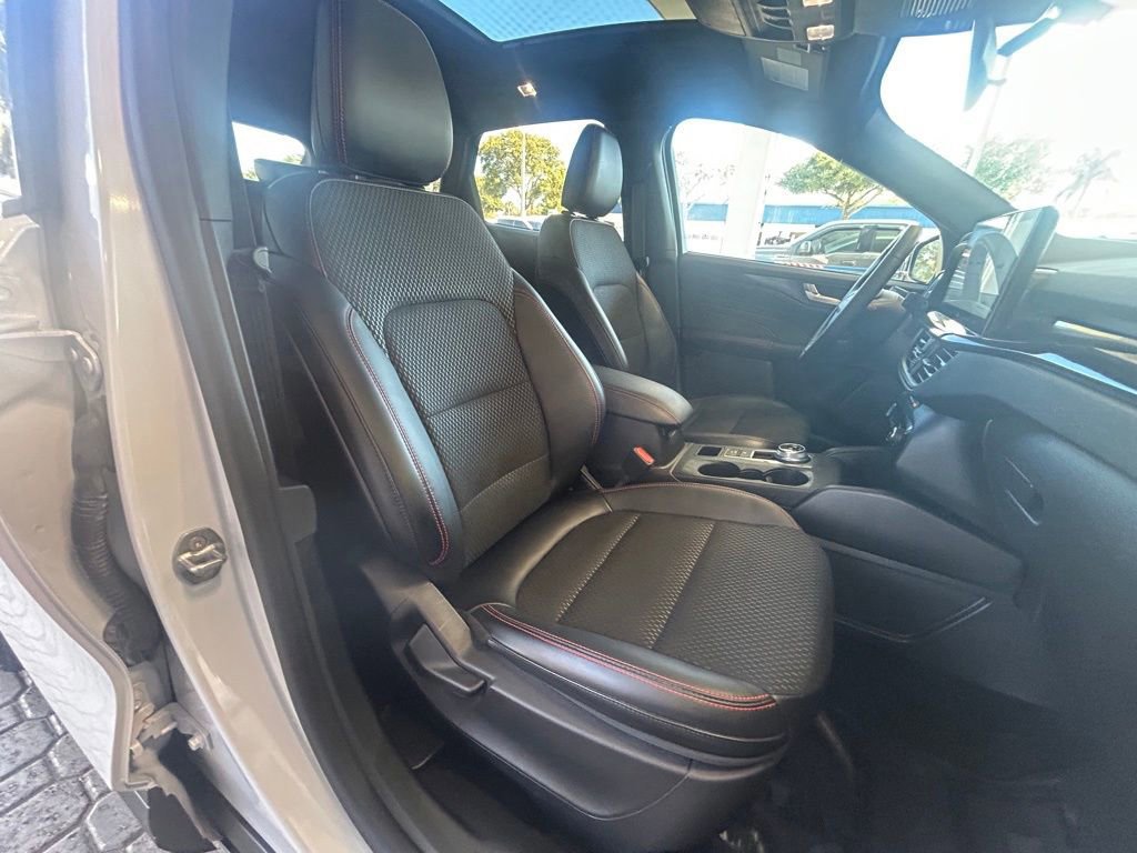 Certified 2025 Ford Escape ST-Line w/ Tech Pack #1 image 27