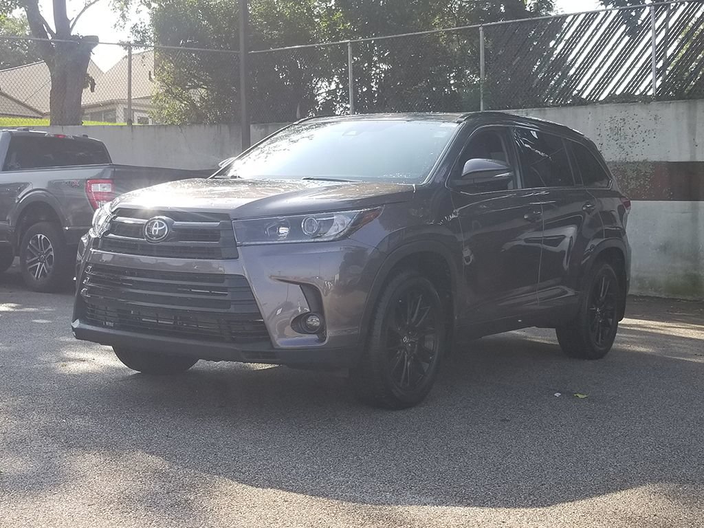 Used 2019 Toyota Highlander SE AWD/4WD image 1