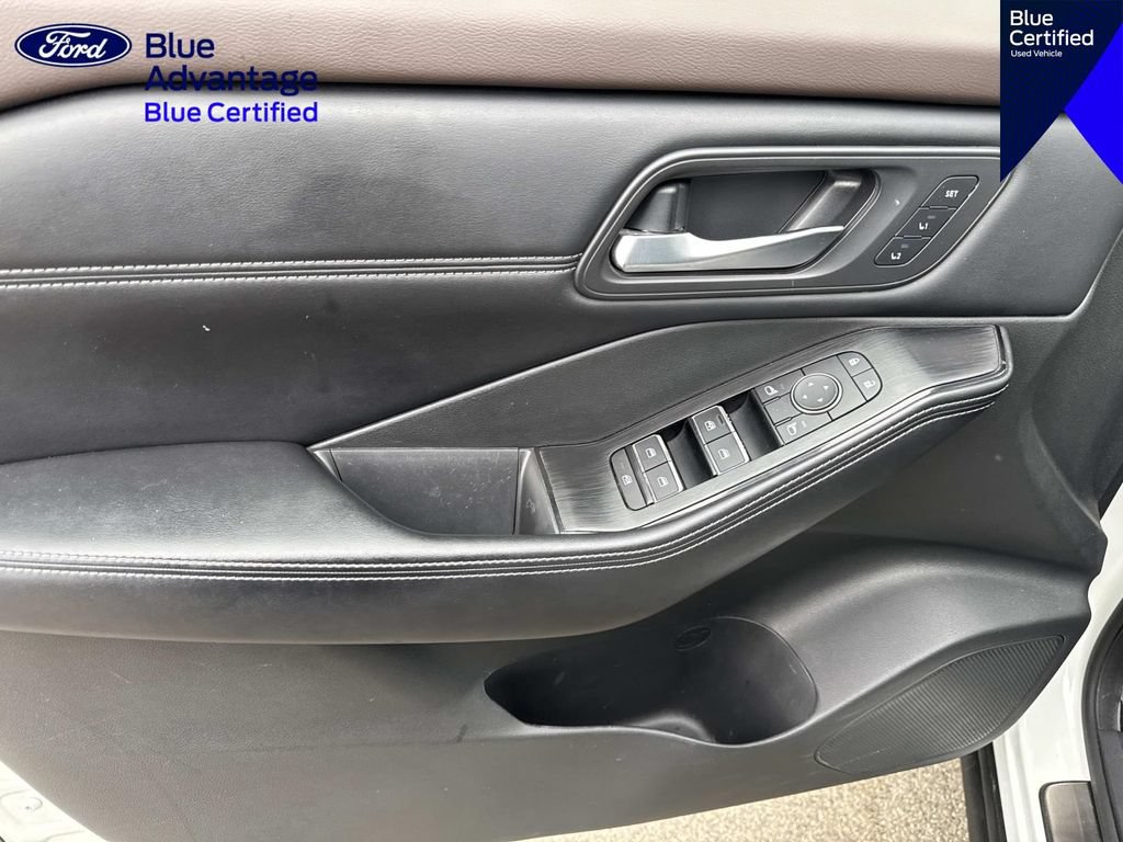 Used 2023 Nissan Rogue SL w/ SL Premium Package FWD image 15