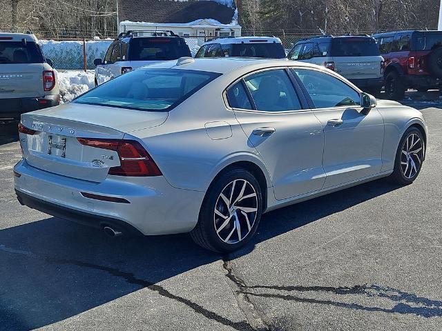 Used 2019 Volvo S60 T6 Momentum w/ Multimedia Package image 4