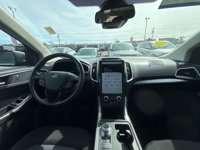 Certified 2024 Ford Edge SE image 17