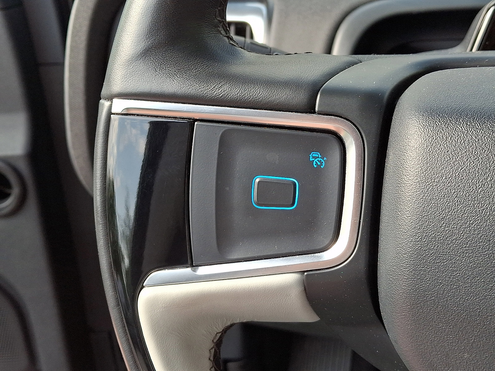 Certified 2025 Ford Expedition Platinum w/ Driver's Package AWD/4WD image 23