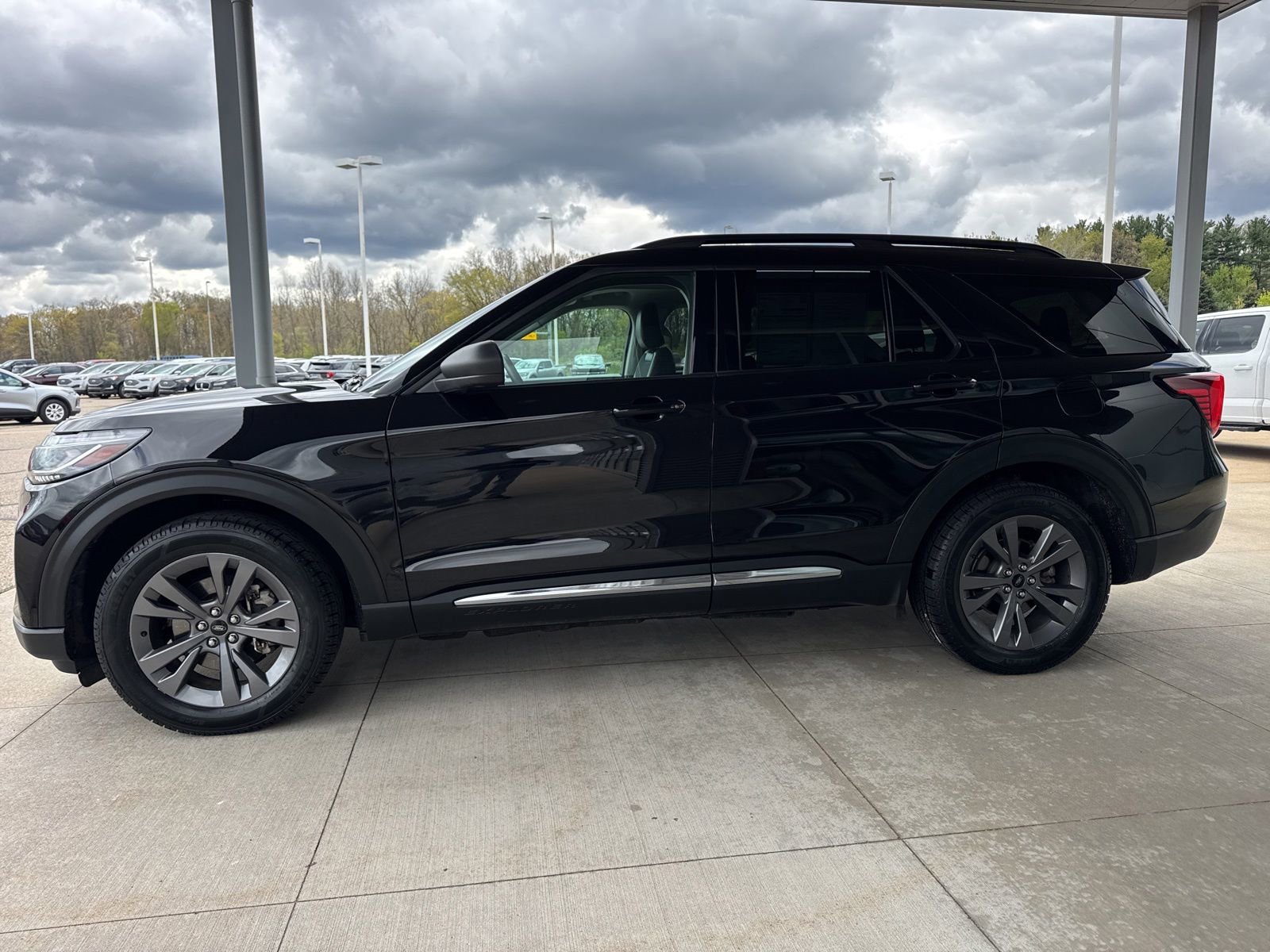 Certified 2025 Ford Explorer Active w/ Active Comfort Package AWD/4WD image 4