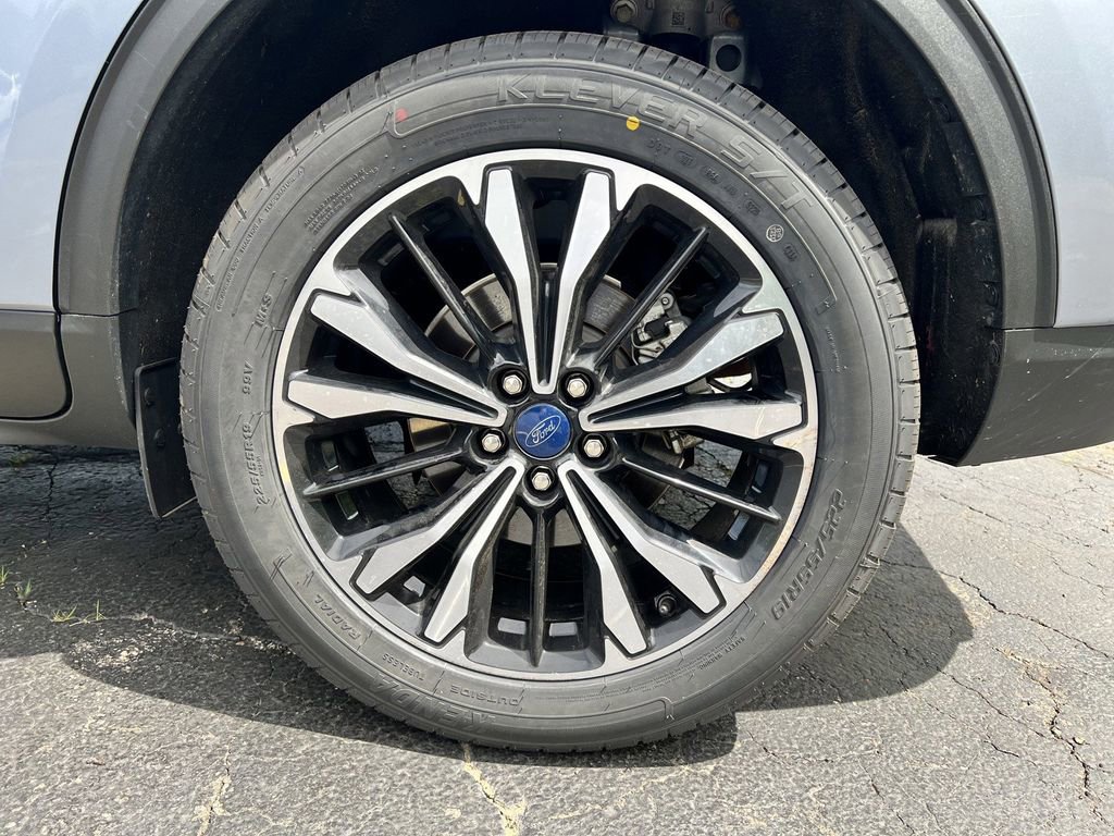 Certified 2022 Ford Escape SE w/ SE Sport Appearance Package AWD/4WD image 38