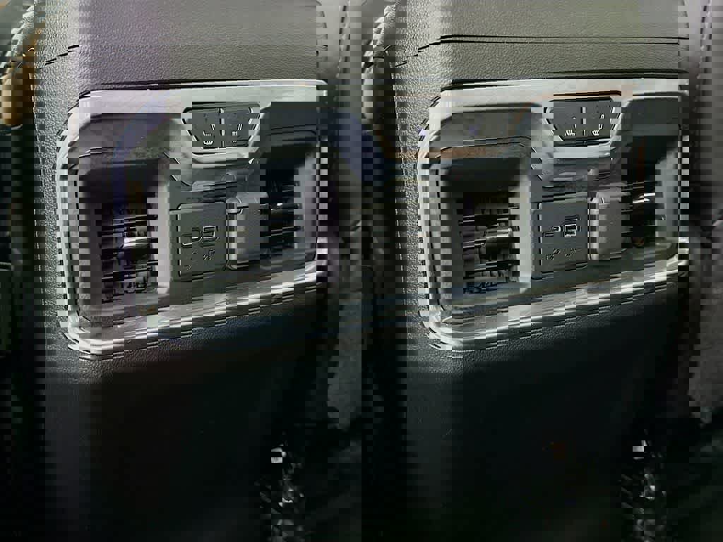 Used 2021 Chevrolet Silverado 1500 High Country w/ Technology Package image 16