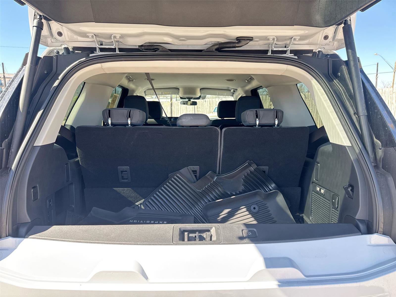 Certified 2025 Ford Expedition Active image 5