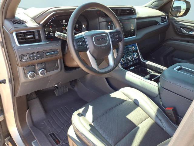 Used 2024 GMC Yukon XL Denali w/ LPO, Illumination Package RWD image 16