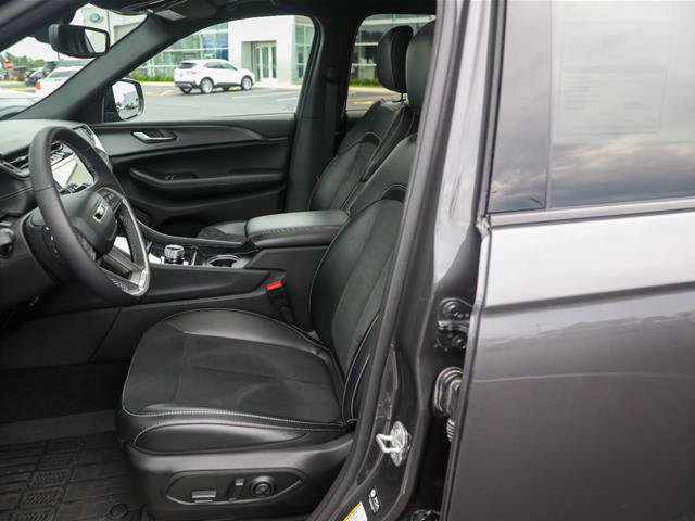 Used 2024 Jeep Grand Cherokee L Altitude AWD/4WD image 2