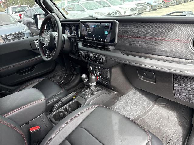 Used 2024 Jeep Gladiator Rubicon w/ Technology Group AWD/4WD image 19