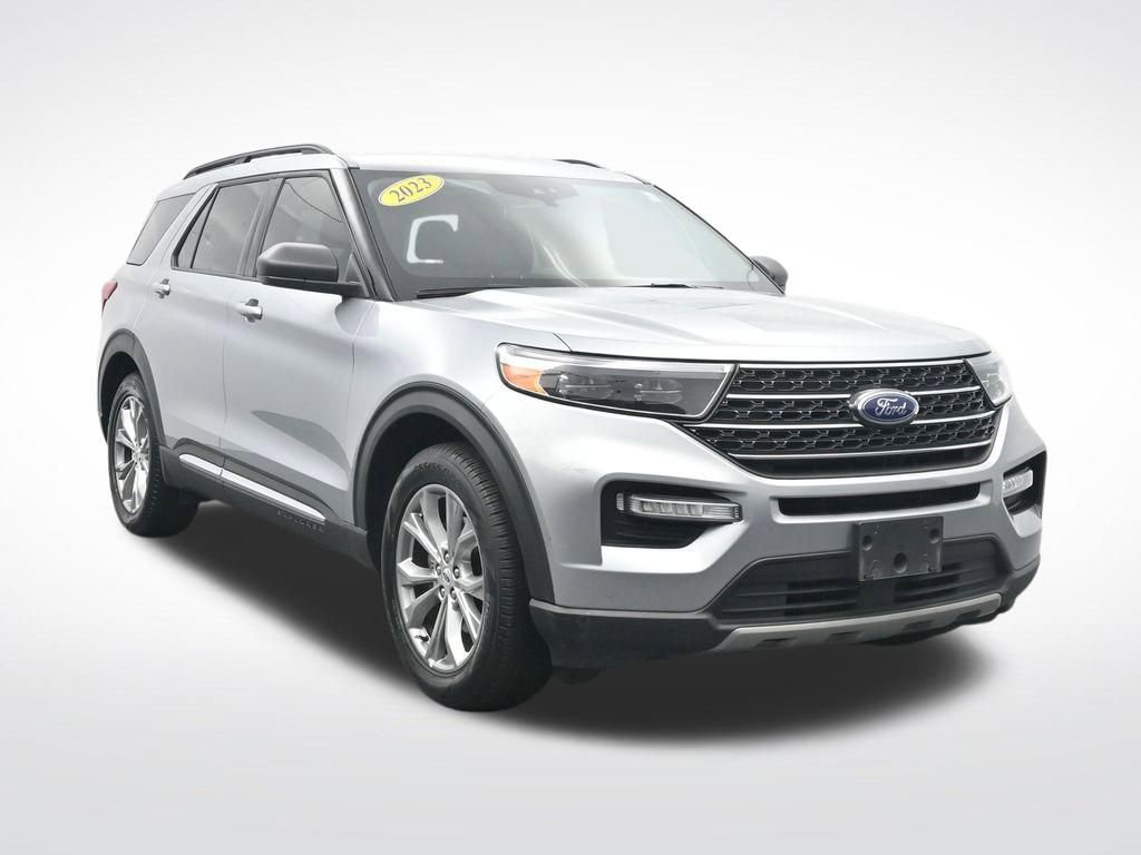 Certified 2023 Ford Explorer XLT w/ Equipment Group 202A RWD image 3