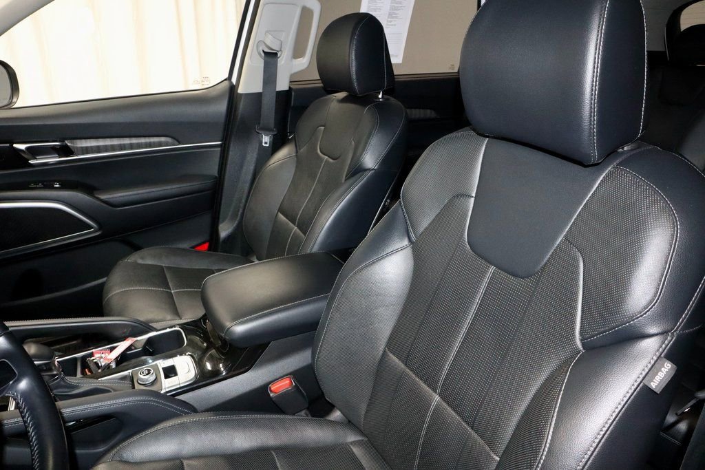 Used 2023 Kia Telluride EX w/ EX Captain's Chair Package image 27