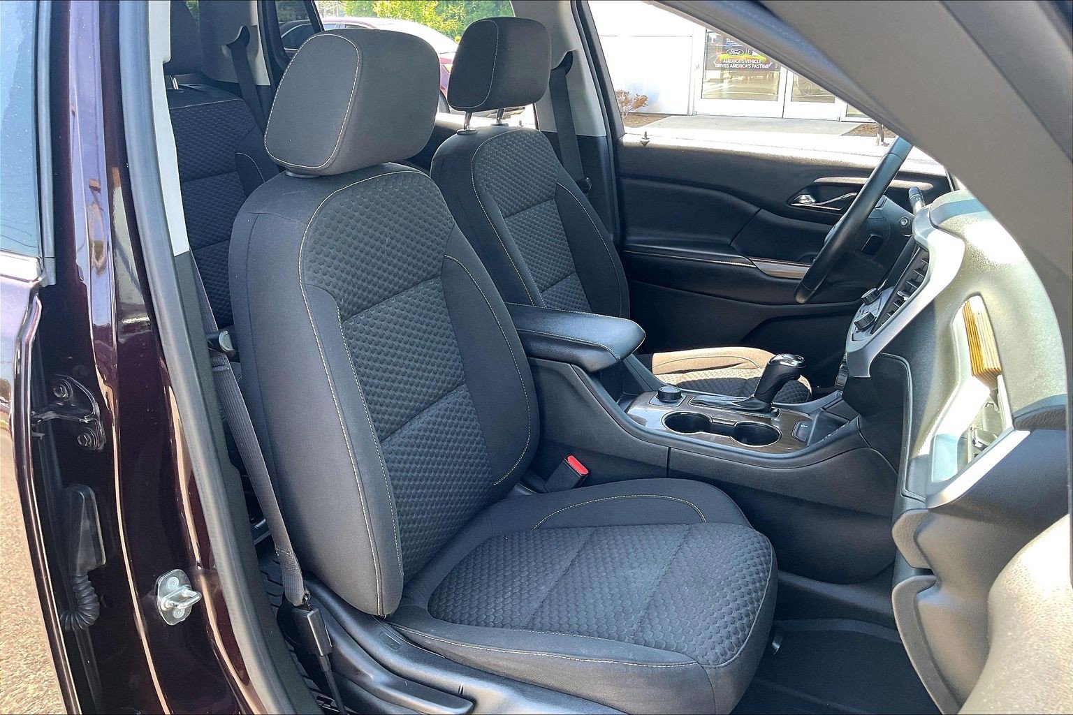 Used 2017 GMC Acadia SLE w/ LPO, Floor Liner Package FWD image 7