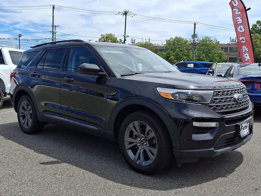 Certified 2023 Ford Explorer XLT w/ Equipment Group 202A AWD/4WD image 3
