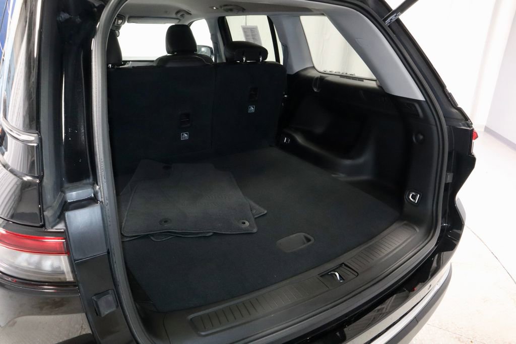 Used 2023 Jeep Grand Cherokee Limited image 14