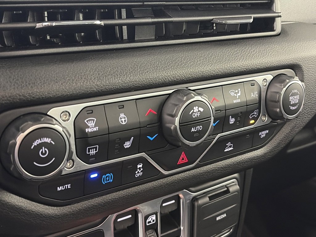 Used 2024 Jeep Wrangler Unlimited image 21