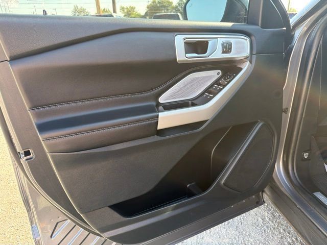 Certified 2023 Ford Explorer Limited w/ Limited Technology Package RWD image 9