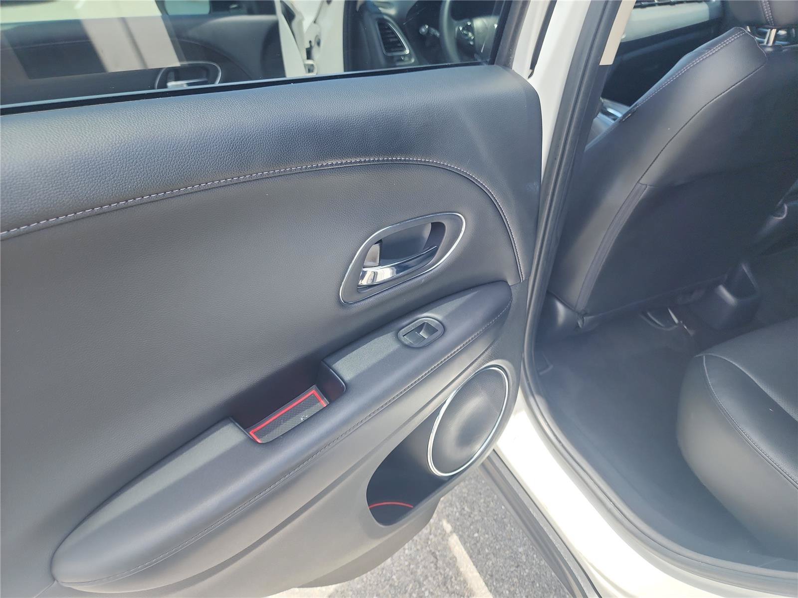 Used 2019 Honda HR-V EX-L image 16