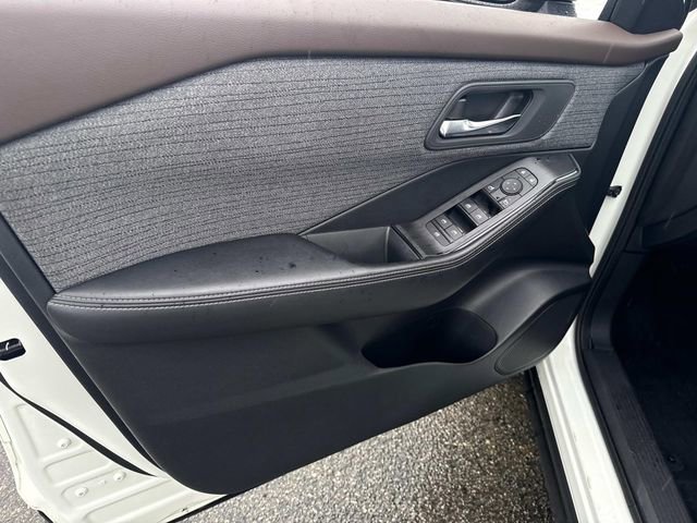 Used 2023 Nissan Rogue SV image 16