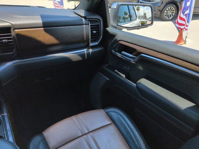 Used 2024 Chevrolet Silverado 1500 High Country w/ Technology Package AWD/4WD image 17