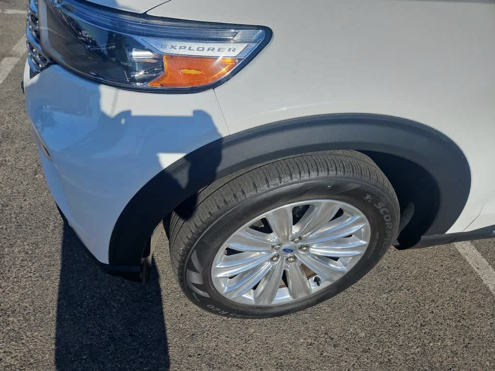 Certified 2023 Ford Explorer Limited w/ Limited Technology Package RWD image 3