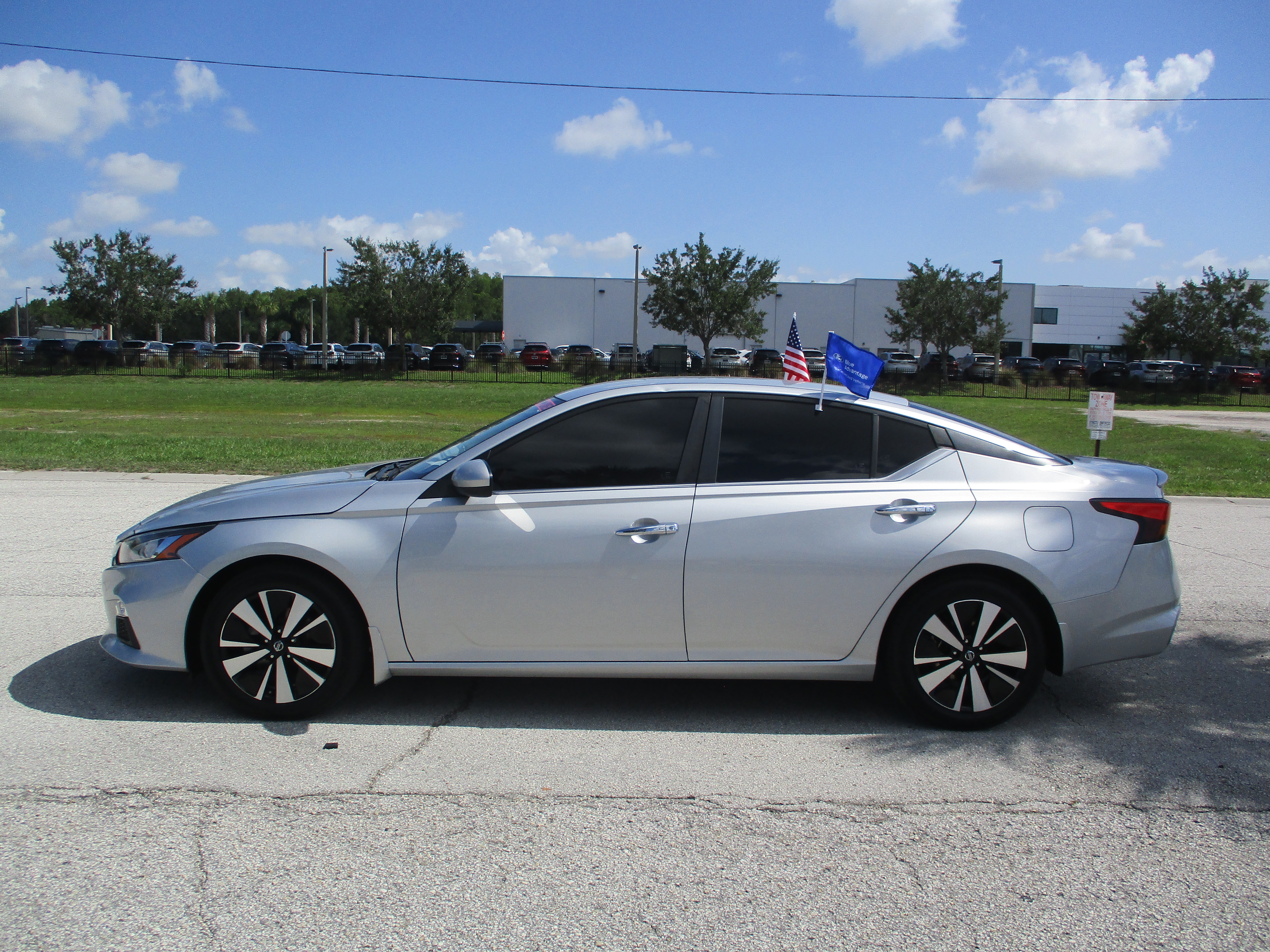 Used 2022 Nissan Altima 2.5 SV FWD image 4