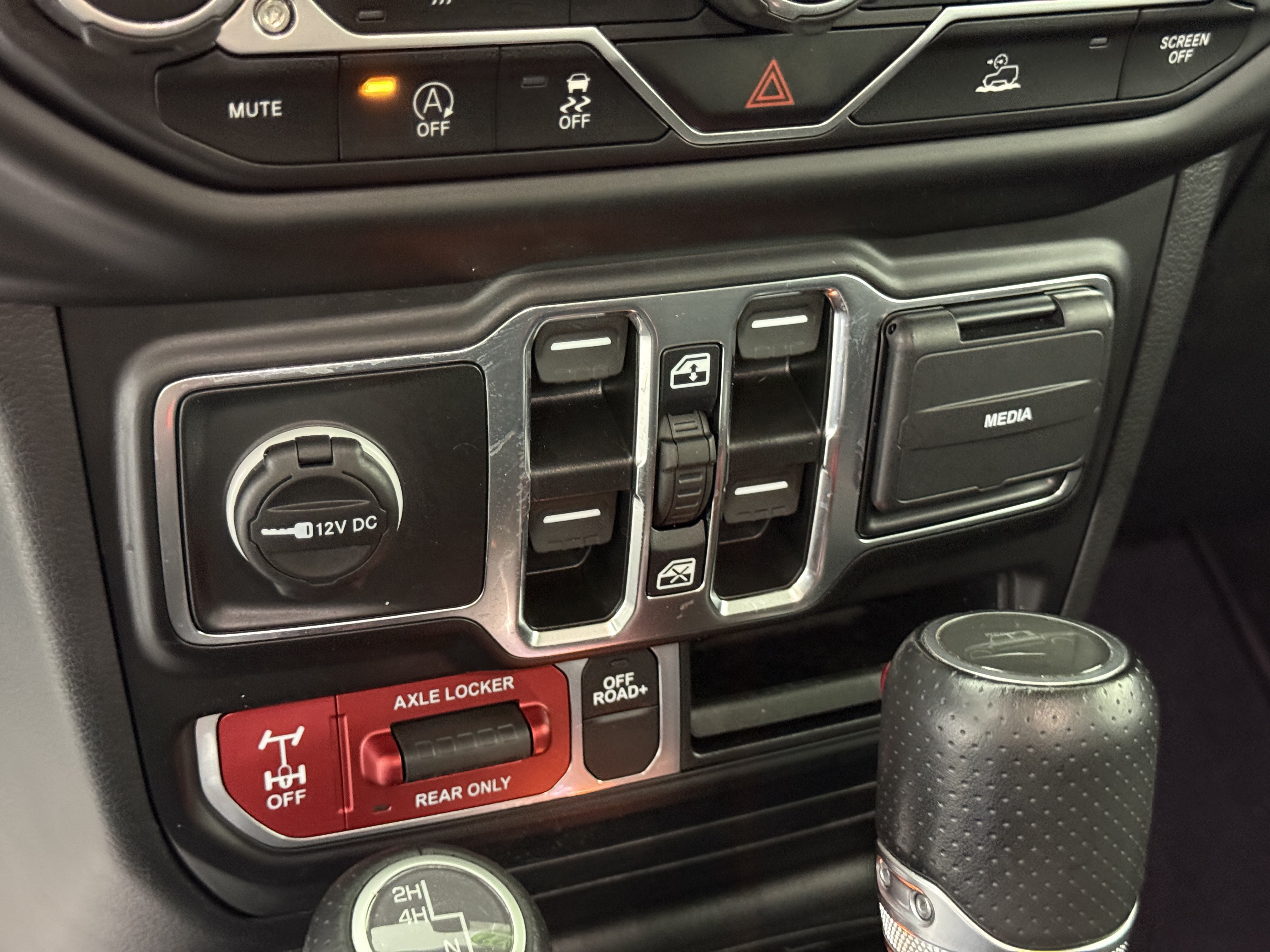 Used 2022 Jeep Gladiator Mojave w/ LED Lighting Group AWD/4WD image 14