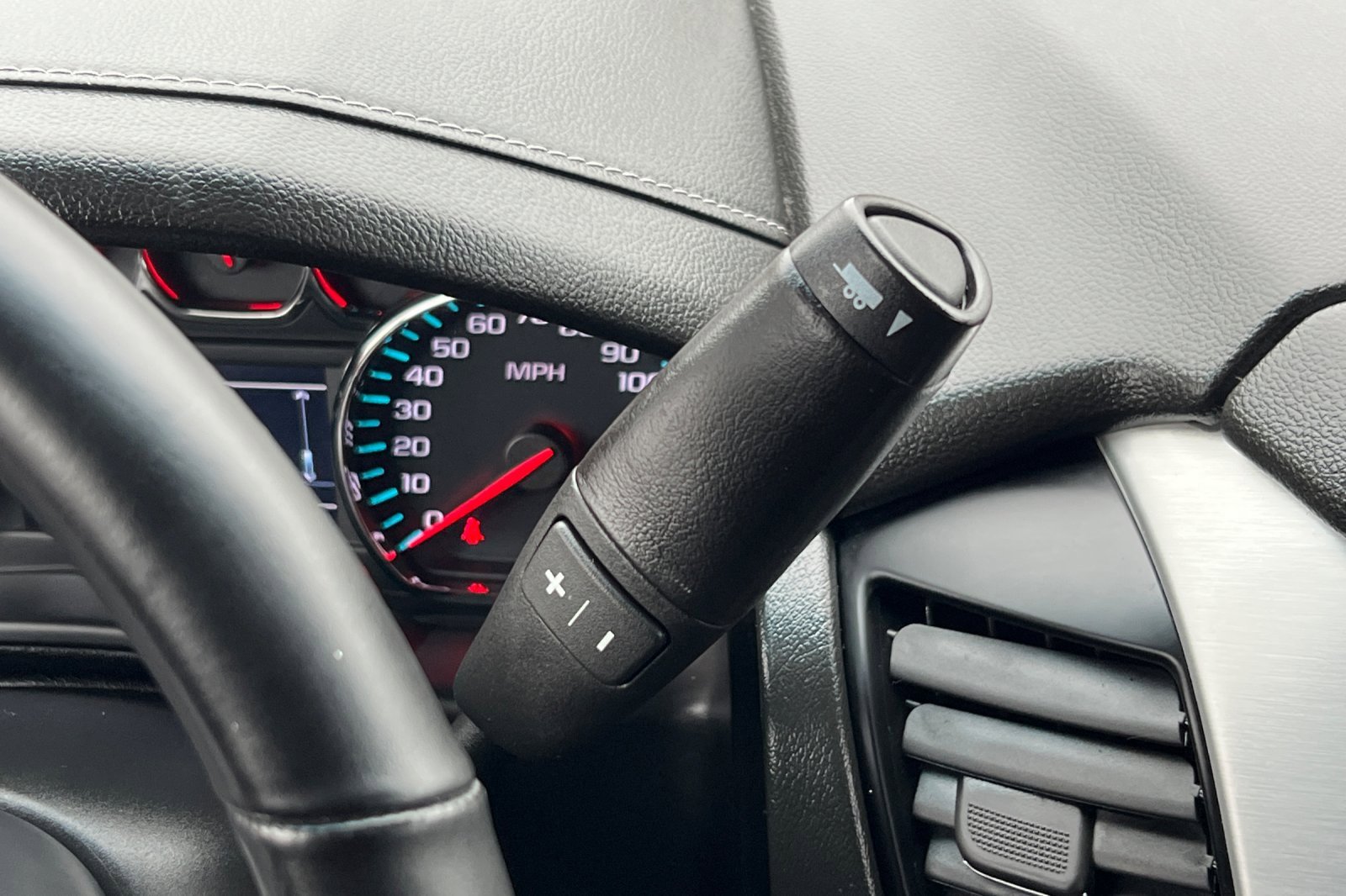 Used 2019 GMC Yukon XL SLT image 24