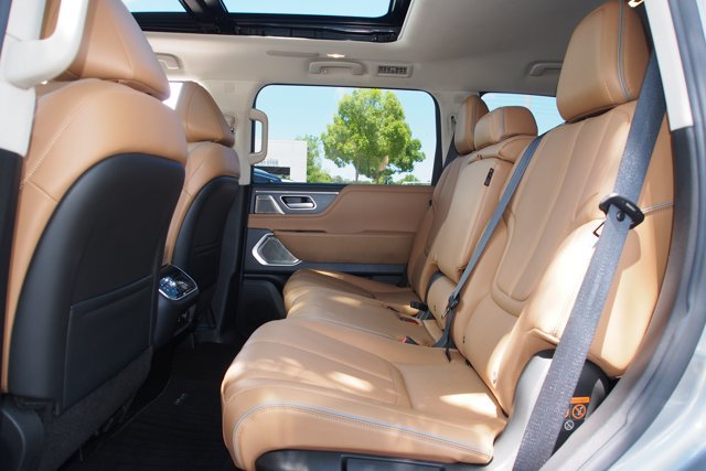 Used 2025 INFINITI QX80 Sensory AWD/4WD image 27