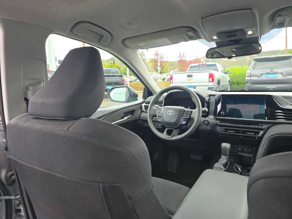 Used 2025 Toyota Camry LE FWD image 10