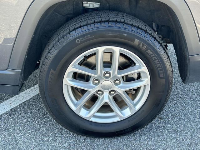 Used 2023 Jeep Grand Cherokee L Laredo w/ Luxury Tech Group I AWD/4WD image 9