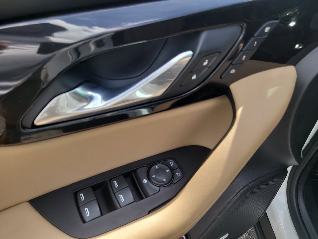 Used 2019 Chevrolet Blazer Premier w/ Driver Confidence II Package FWD image 17