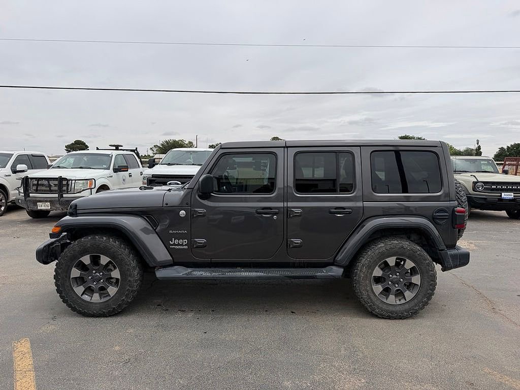 Used 2018 Jeep Wrangler Unlimited Sahara AWD/4WD image 2