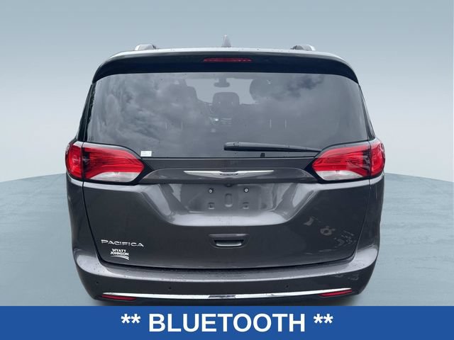 Used 2020 Chrysler Pacifica Touring-L FWD image 4