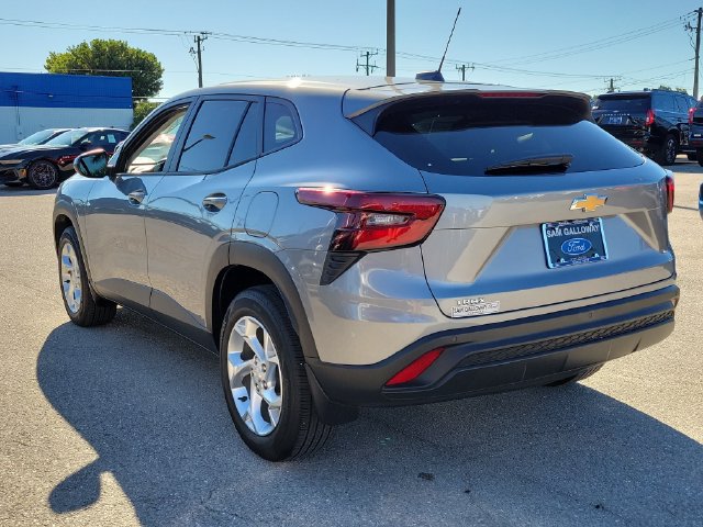 Used 2026 Chevrolet Trax LS w/ LS Convenience Package FWD image 4