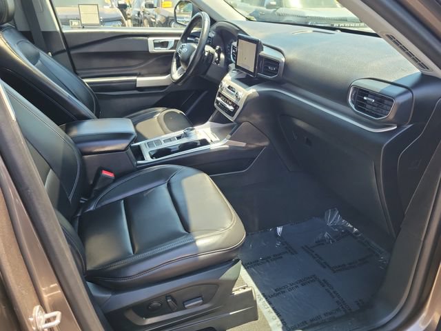 Certified 2021 Ford Explorer XLT w/ Equipment Group 202A RWD image 18