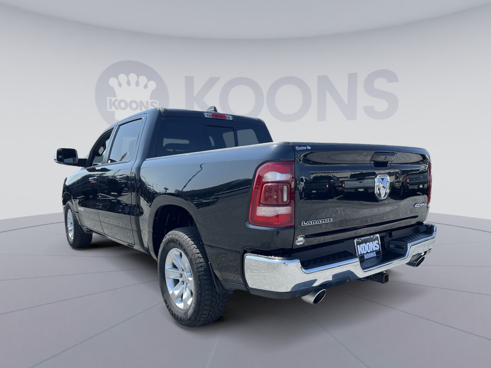 Used 2024 RAM 1500 Laramie AWD/4WD image 4