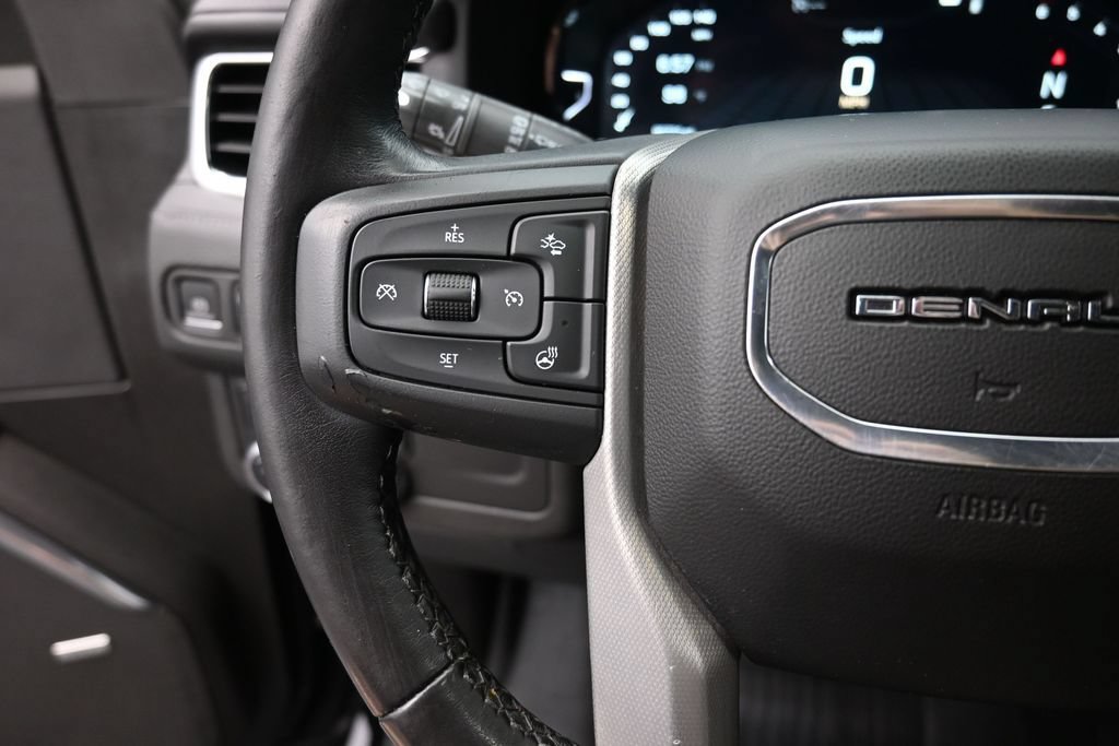 Used 2023 GMC Yukon Denali RWD image 3
