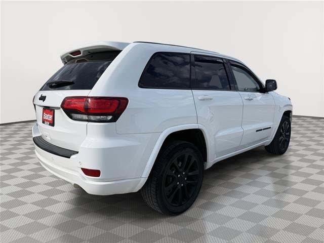 Used 2017 Jeep Grand Cherokee Altitude AWD/4WD image 9