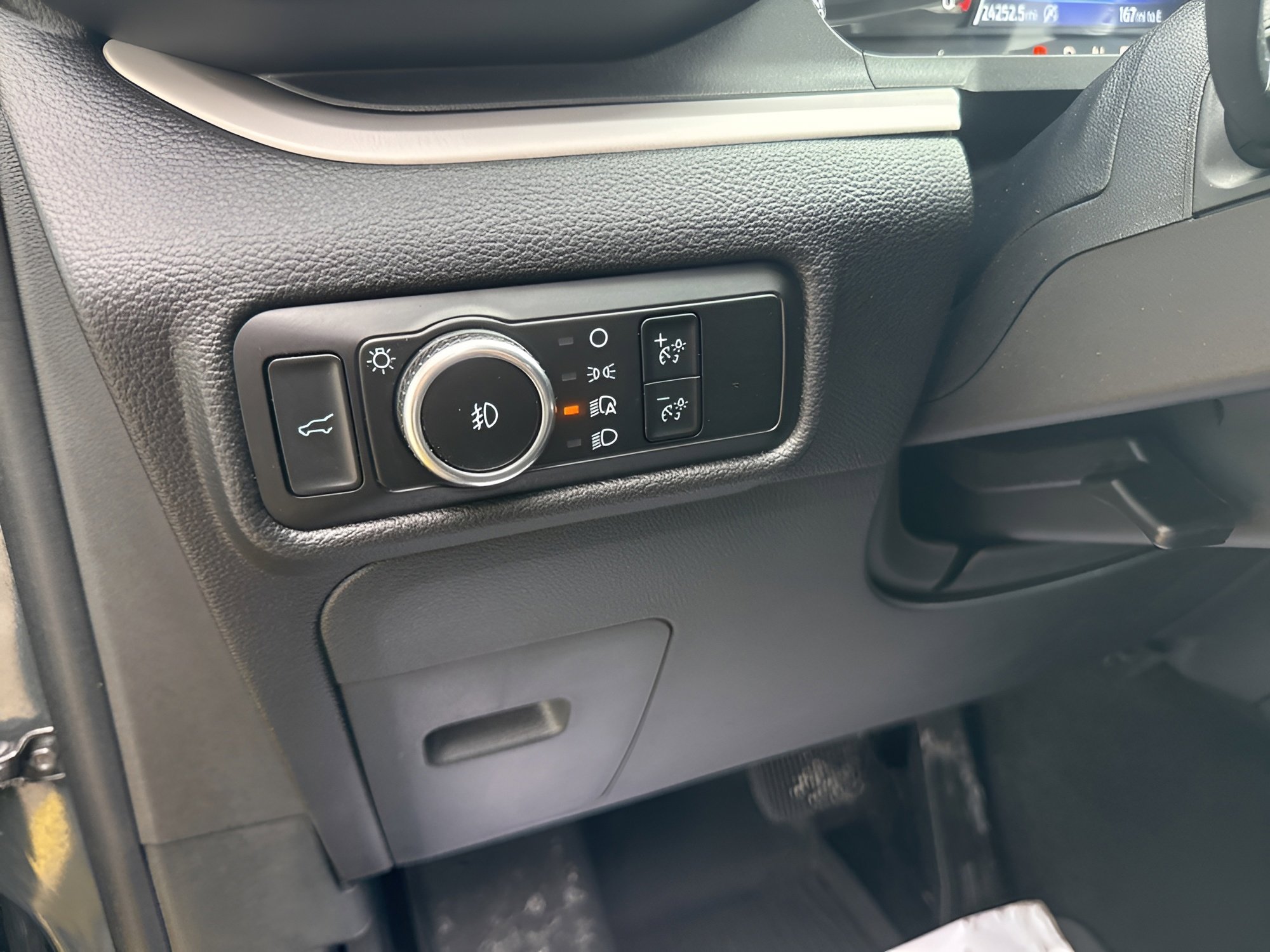 Certified 2023 Ford Explorer XLT w/ Equipment Group 202A image 33