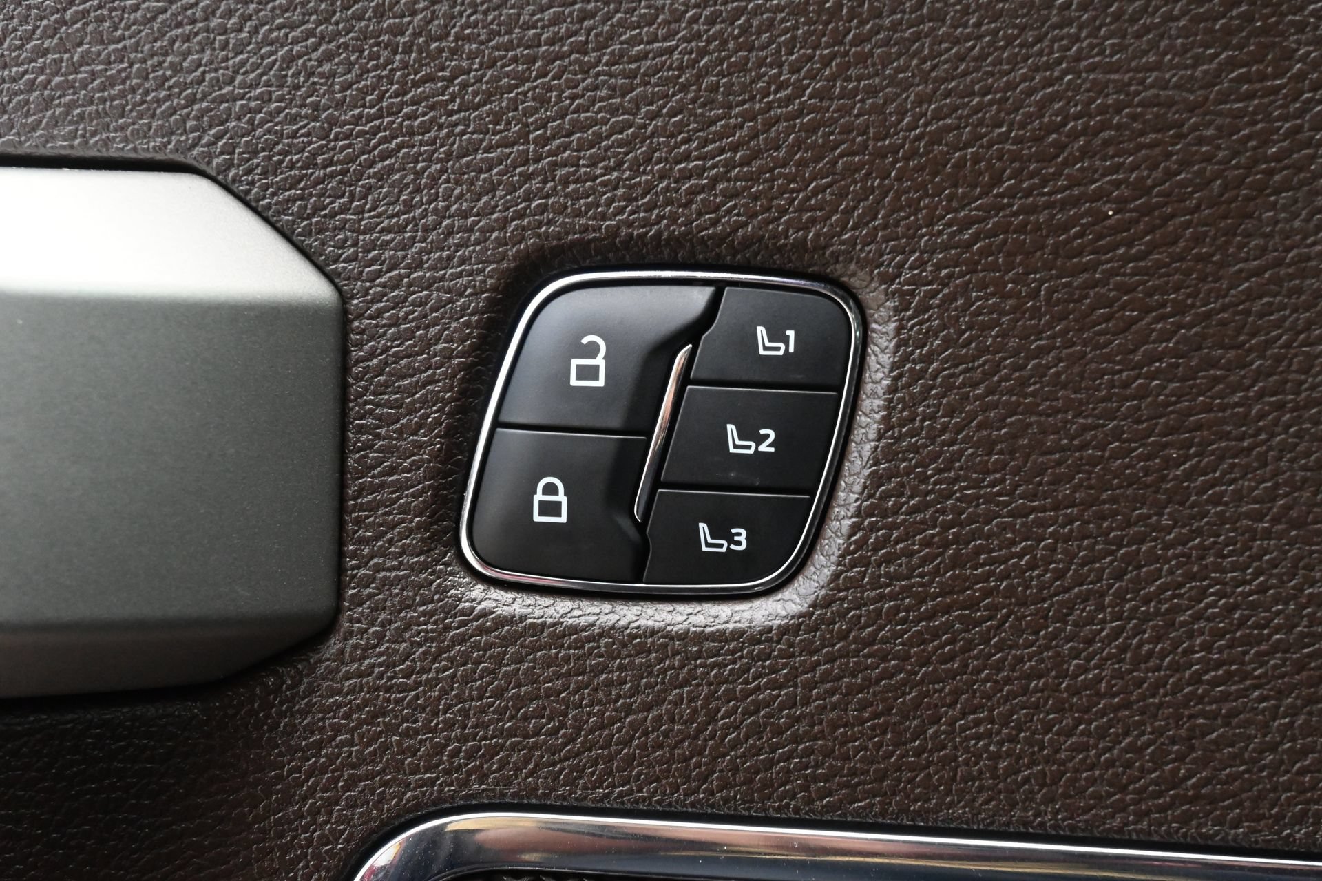 Certified 2021 Ford F250 King Ranch w/ King Ranch Ultimate Package AWD/4WD image 14