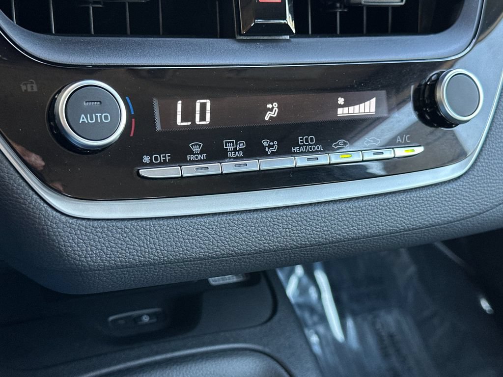 Used 2026 Toyota Corolla LE w/ LE Premium Package FWD image 18