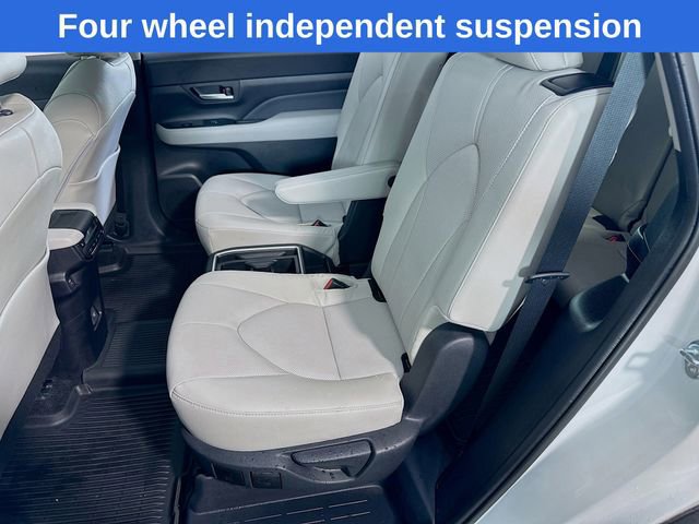 Used 2025 Toyota Grand Highlander AWD image 19