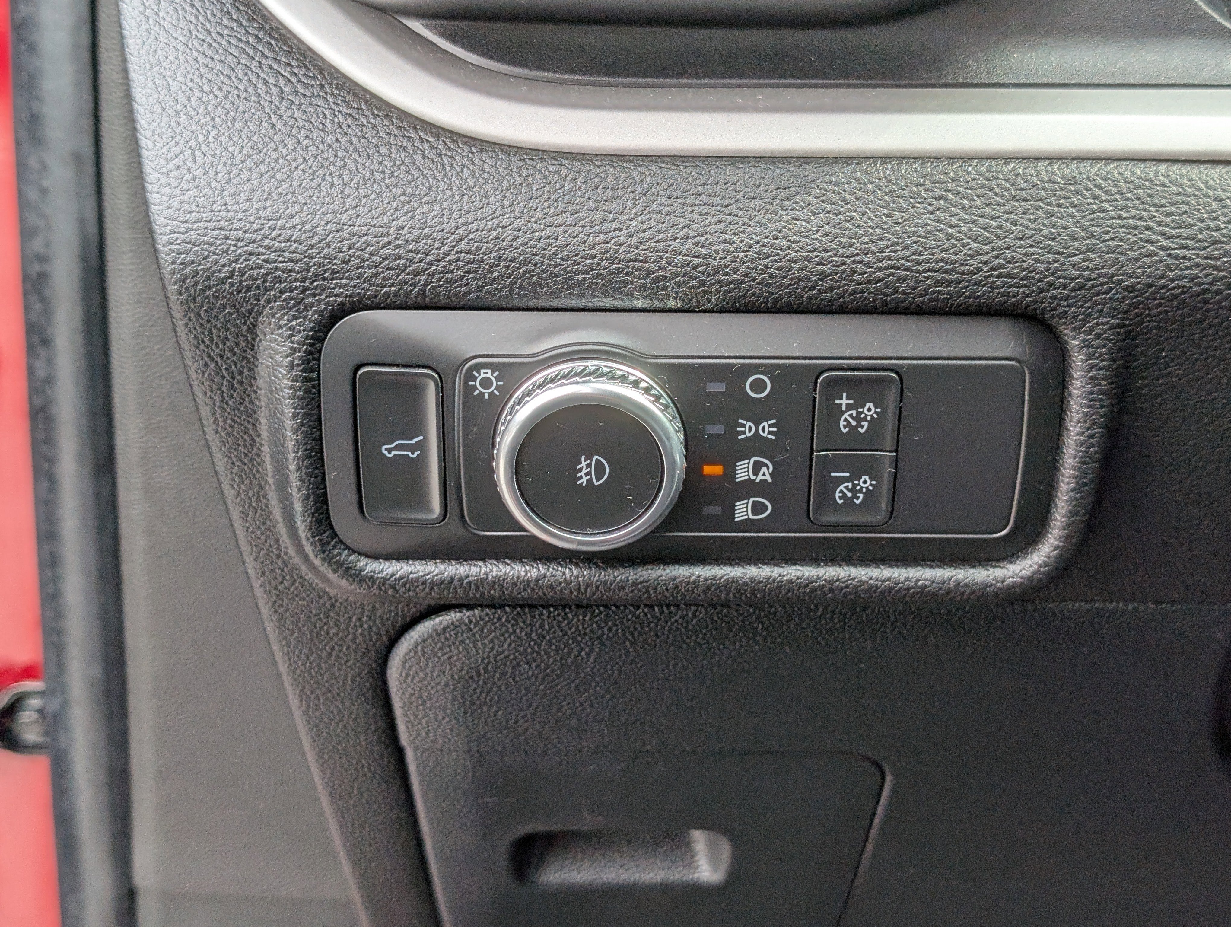 Certified 2022 Ford Explorer XLT w/ Equipment Group 202A image 25